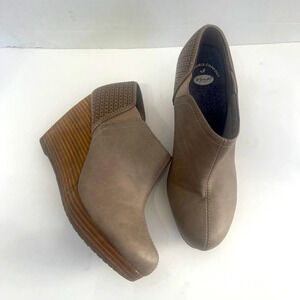 Dr. Scholls Harlow Wedge Bootie Size 9M Memory Foam Cool Fit  Taupe Women Shoes